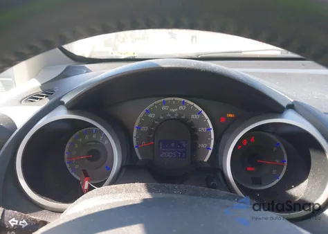 2009 Honda Fit Sport z USA, uszkodzony, nr VIN JHMGE88479S013947